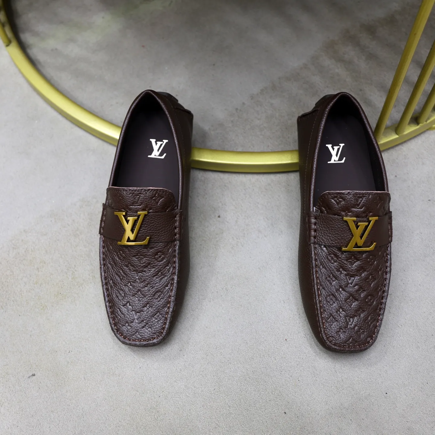 Ex-factory price: 480💰【LV】Louis Vuitton ⚠️High-end men’s driving and pedal series ⚠️38-44 (customized for 45) ⚠️All original cowhide leather! Thick and soft! Made entirely of calfskin lining! Rubber sheet anti-slip beanie sole! Three-dimensional package technology! Fashionable and classic! Handicrafts! Original high quality! Feel free to compare!